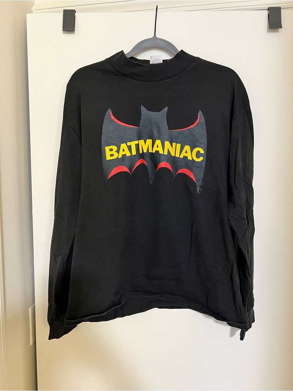 ‘Batmaniac’ long sleeve graphic tee size